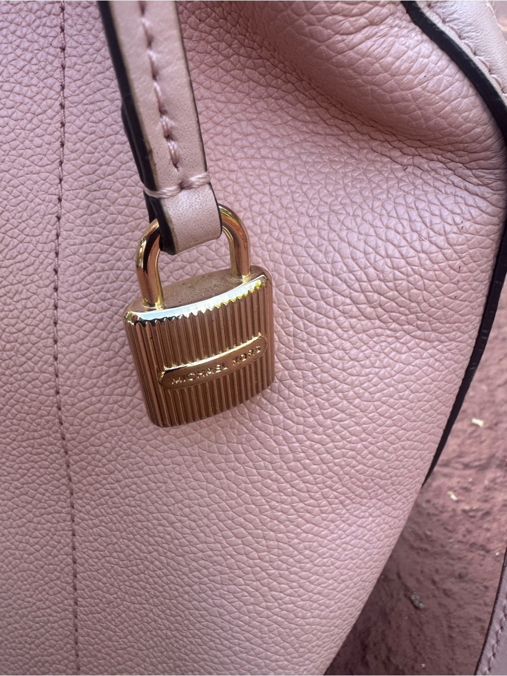 Michael Kors Blush Pink Pebbled Leather Shoulder Bag Gold Accent with wallet - Picture 2 of 7